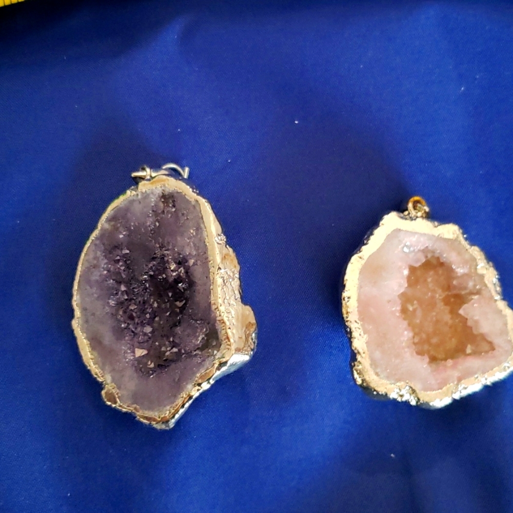 Rough natural stones pendand